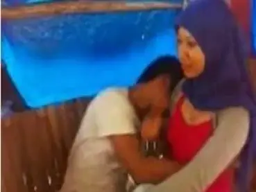 Gadis Cantik Pasrah Servis Kasur Bareng Pacar poster